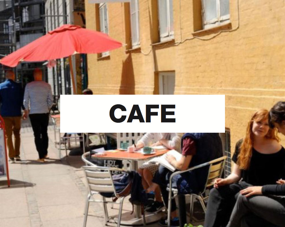 Guests enjoying a coffee on a sunny day outside of Café Mellemrummet at Globalhagen in Copenhagen